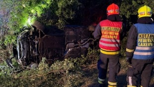 Der Unfallwagen blieb in Seitenlage liegen.