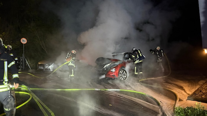 Gegen 0.30 Uhr wurde „Brand aus“ gegeben.