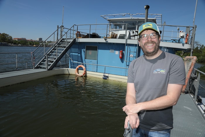 Dr. Thomas Friedrich leitet die schwimmende Störrettung auf der Donau.