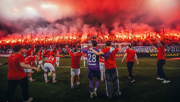 30.000 Fans jubelten ihrer Mannschaft zu.