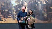 Direktor und Kurator der Courbet-Schau Hans-Peter Wipplinger mit Yuki Aoki, die er diese Woche ...