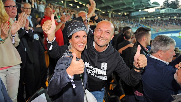 Jubelbild um Dieter Holzhey aus dem Frühjahr 2014.