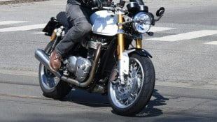 Der Motorradfahrer erreichte Spitzengeschwindigkeiten von bis zu 105 km/h (Symbolbild).
