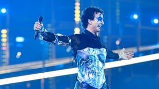 Cosmó wird mit „Tanzschein“ als letzter Act die Bühne betreten.