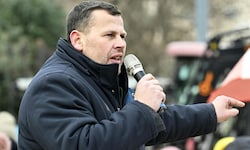 FPÖ-Landwirtschaftssprecher Peter Schmiedlechner bei einer Demo 2024 in Wien