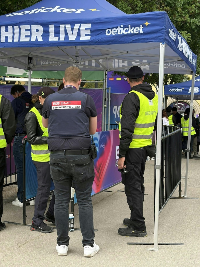 Die Finanzpolizei am Werk im Märzpark