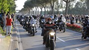 Tausende Biker rocken gerade den Italo-Badeort an der Oberen Adria.