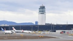 Die reduzierten Flugverbindungen haben zu einem Rückgang der Passagierinnen und Passagiere in ...