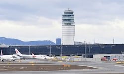 Die reduzierten Flugverbindungen haben zu einem Rückgang der Passagierinnen und Passagiere in ...