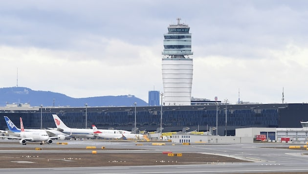 Die reduzierten Flugverbindungen haben zu einem Rückgang der Passagierinnen und Passagiere in ...