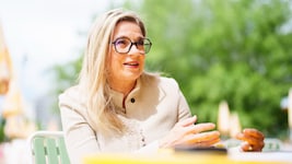 Christa Kummer (61), ist Geowissenschafterin, Theologin, Moderatorin und Keynote-Speakerin.