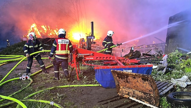 Alarmstufe 4 wurde ausgerufen, da Mangel an Löschwasser war: Tankfahrzeuge richteten einen ...