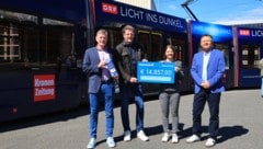 Freuten sich über die Spenden (v. l.): Wolfgang Kos und Claus Meinert (beide „Tiroler Krone“), ...