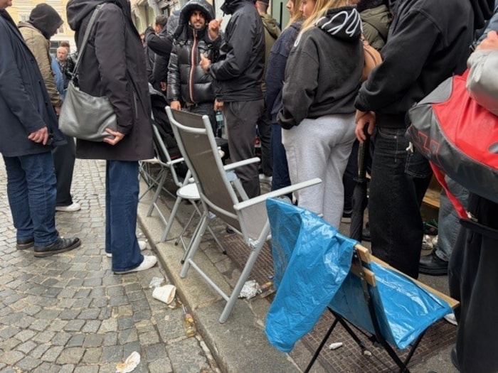 Sessel an Sessel: Dutzende Menschen übernachteten in der Sporgasse