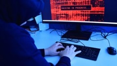 In sieben Transaktionen buchten Betrüger vom Konto einer 75-Jährigen einen niedrigen ...
