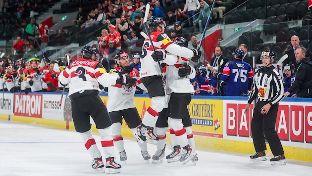 Riesengroßer Jubel zum Auftakt: Österreich bezwingt Großbritannien mit 5:2.
