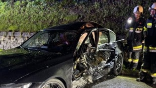 Eines der beiden Autos, die Freitag gegen 22 Uhr in Ossiach gegeneinandergeprallt waren: Zwei ...