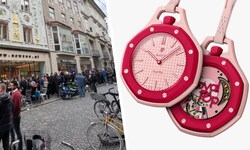Lange Schlangen im Zentrum von Graz: Das Objekt der Begierde ist diese Taschenuhr. 