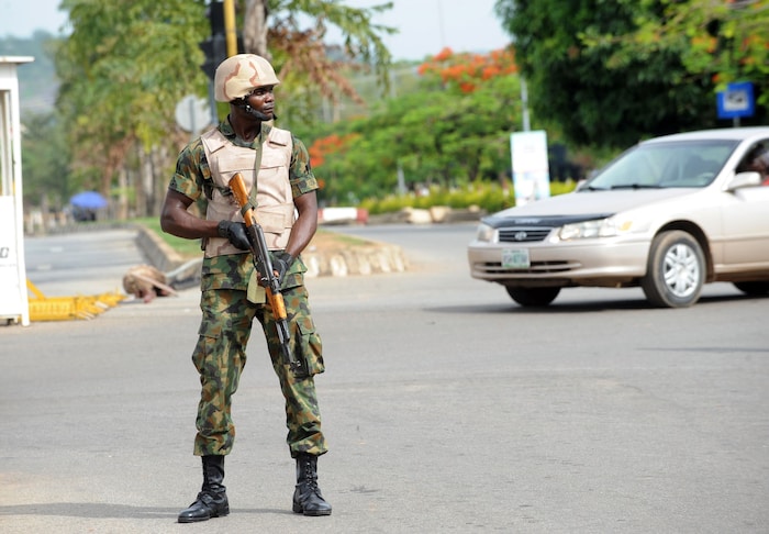 Die nigerianischen Streitkräfte kämpfen gegen bewaffnete Banditen und Dschihadisten ...
