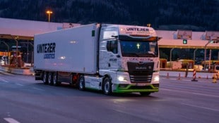 Einer der beiden Kühltransporter an der Brennergrenze