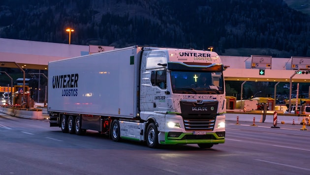 Einer der beiden Kühltransporter an der Brennergrenze