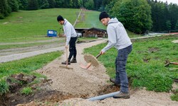 Manuel Gruber und Thomas Tschebul bei der Arbeit.