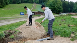 Manuel Gruber und Thomas Tschebul bei der Arbeit.