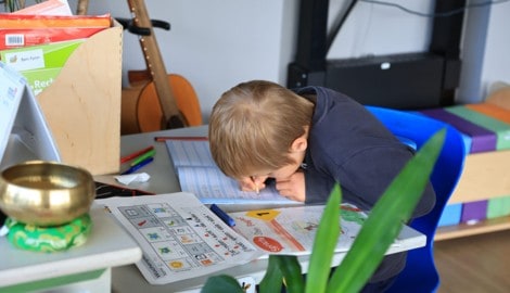 Schreiben zu lernen, ist eine der komplexesten Aufgaben, die Kinder in der Schule lernen müssen.