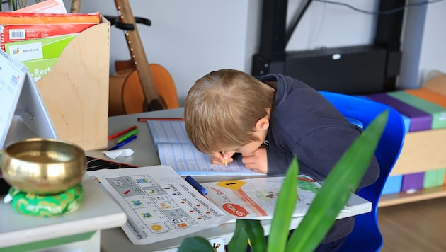 Schreiben zu lernen, ist eine der komplexesten Aufgaben, die Kinder in der Schule lernen müssen.
