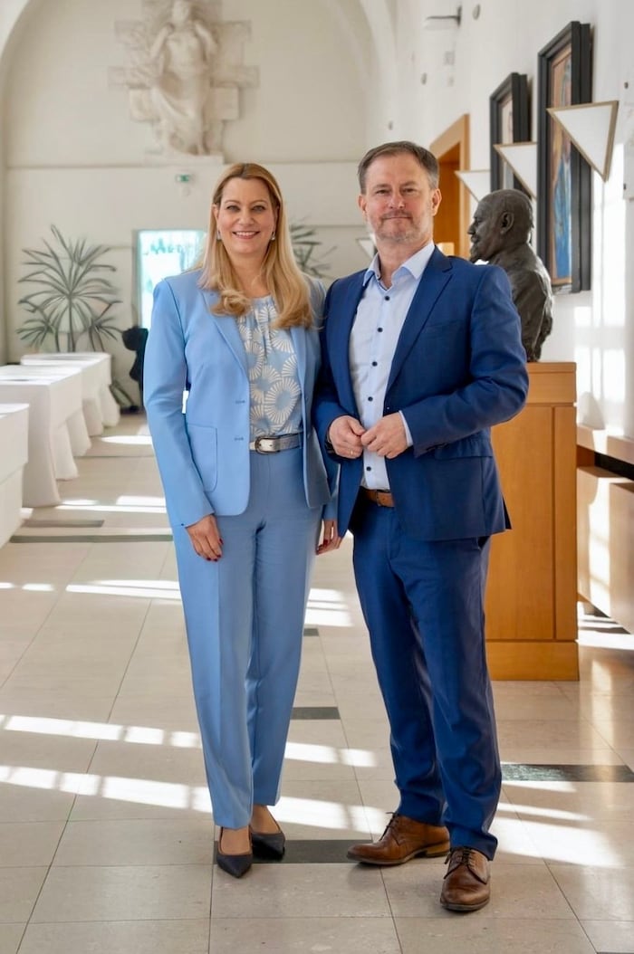 Landesrätin Daniela Winkler und Klubchef Roland Fürst.