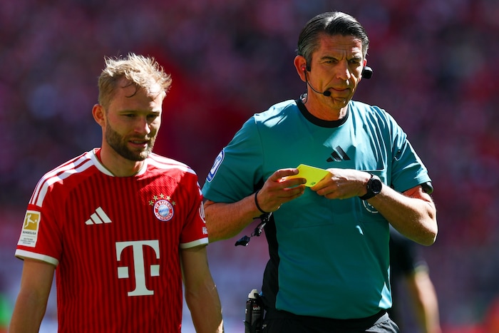 Deniz Aytekin strafte zuletzt auch noch Bayerns Conny Laimer.