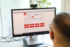 Auf der Homepage der OBS fand man keine Infos, wie sie zu ihrem schon bezahlten Guthaben kommt. ...