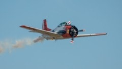 Ein Flugzeug der Marke North American Aviation, Modell T-28 Trojan stürzte am Samstag ab. ...