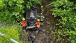 Das Auto musste von der Feuerwehr geborgen werden.