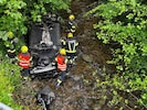 Das Auto musste von der Feuerwehr geborgen werden.