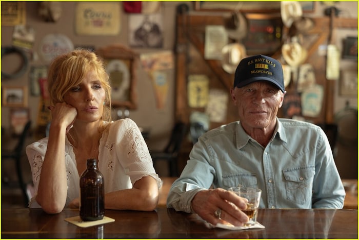 Beth (Reilly) findet im Veteranen und Tierarzt Everett (Harris) eine Vertrauensperson.