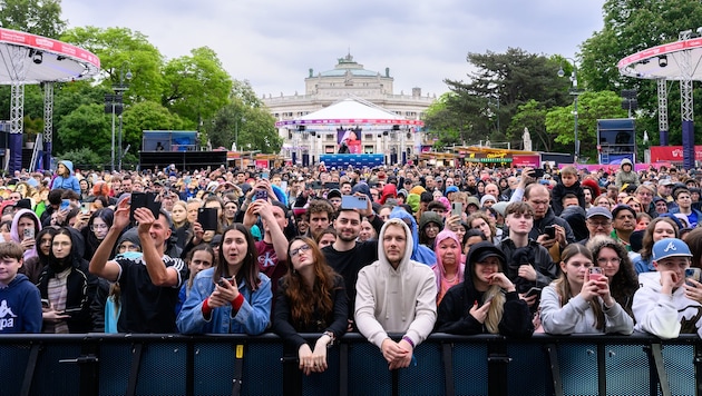 Tausende feierten in der Wiener Stadthalle mit – Zehntausende im Eurovision Village am Wiener ...