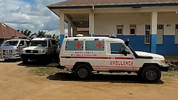 Rettungsfahrzeuge vor einem Spital in Bunia, im Nordosten der Demokratischen Republik Kongo, wo ...