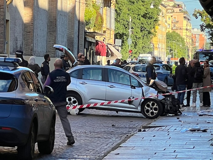 Der Lenker steuerte gezielt auf Passanten zu.