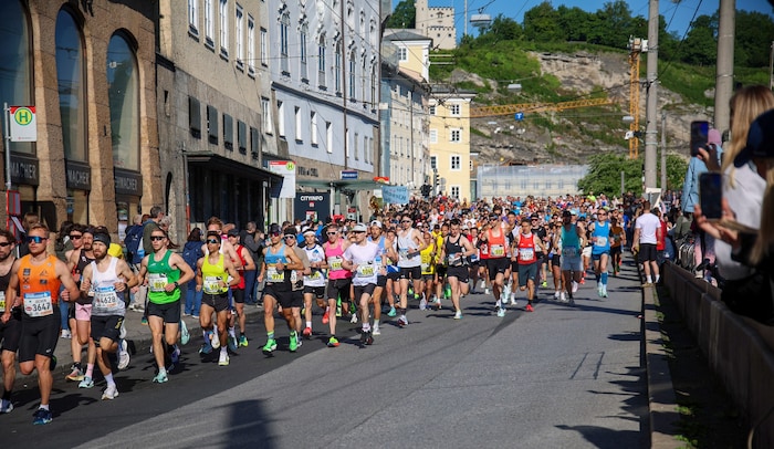 Am Sonntagvormittag erfolgte der Start mitten in der Zentrum der Stadt Salzburg.