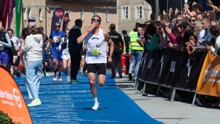 Lukas Hollaus gewann den Salzburg Marathon 2026. 
