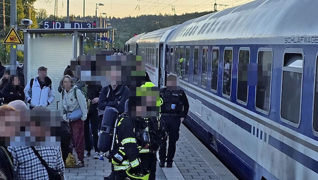 Einige der gestrandeten Passagiere mussten ärztlich untersucht werden, nachdem sie geringe ...