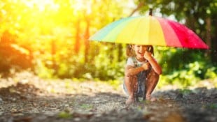 Zwar bleibt es wechselhaft in der neuen Woche, die Temperaturen steigen aber wieder.