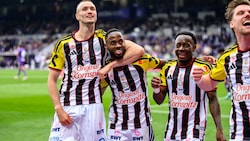 Ekstase in Schwarz und Weiß! Der LASK ist Meister.