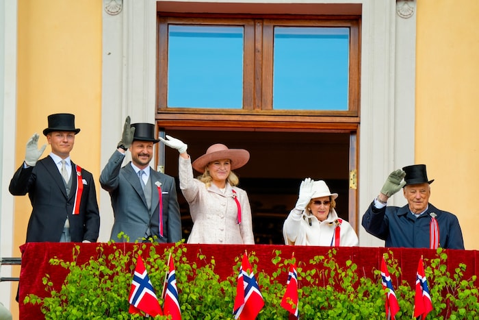 Prinz Sverre Magnus, Kronprinz Haakon, Kronprinzessin Mette-Marit, Königin Sonja und König ...