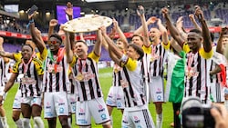 Ekstase in Schwarz und Weiß! Der LASK ist Meister.