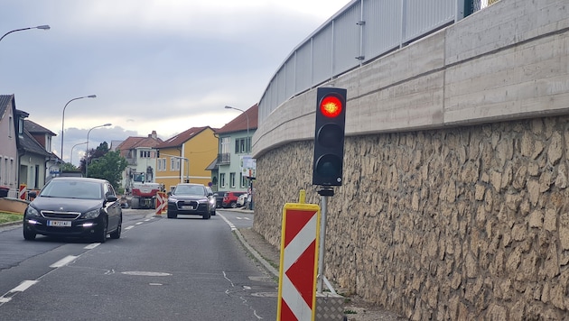 Im Bereich der stationären Ampel wird jetzt noch gebaut.