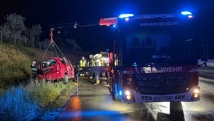 Die Einsatzkräfte wurden von nachfolgenden Autofahrern verständigt, für den Mann kam aber jede ...