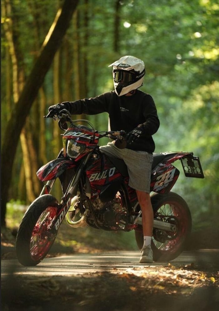 Fabio Winkelbauer in der Freizeit auf einem seiner Motorräder