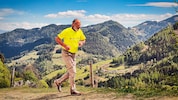 Die „Bergkrone“ traf den 84-jährigen Extremsportler bei einem kurzen Lauftraining hoch über dem ...